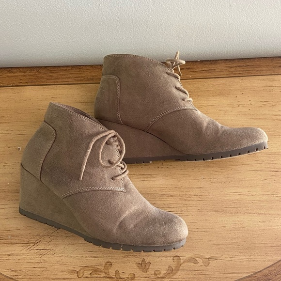 Woman’s Tan Suede Heeled Boots - Picture 2 of 6